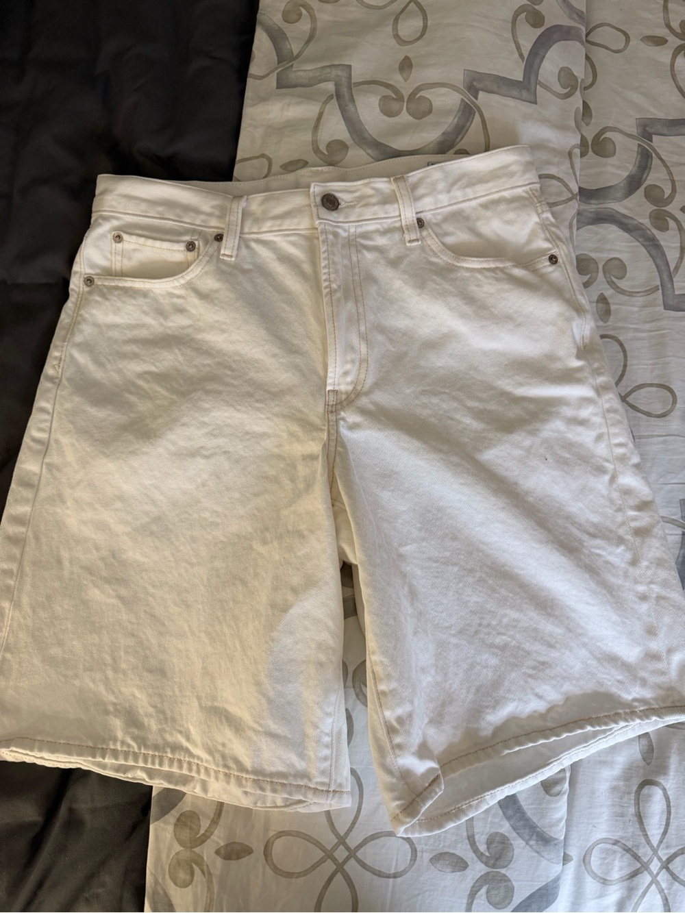 GAP Longline 11" mid rise denim White Shorts - Women size 10 - Picture 6 of 8